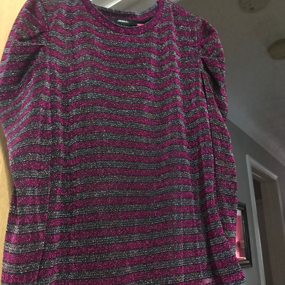 Balloon Sleeve Glitter Top - Picture 6 of 8